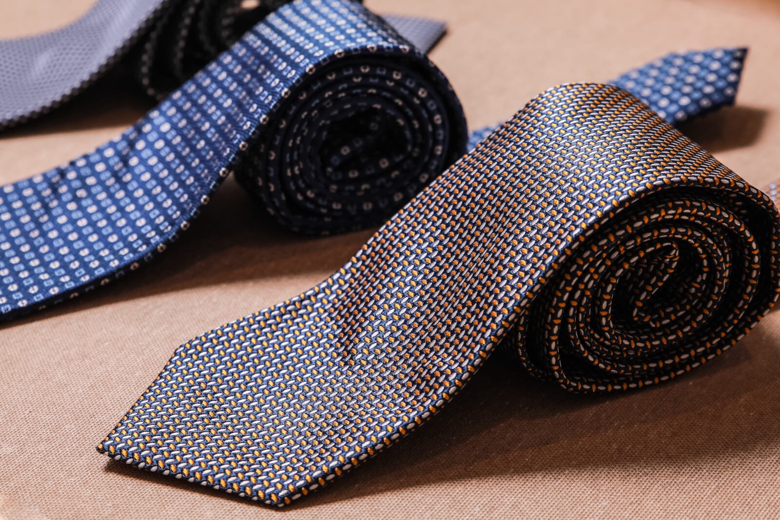 Verde e Blu Scuro Cravatta Da Uomo Classic DQT in tessuto a scacchi Geometriche Argento Con Nero 